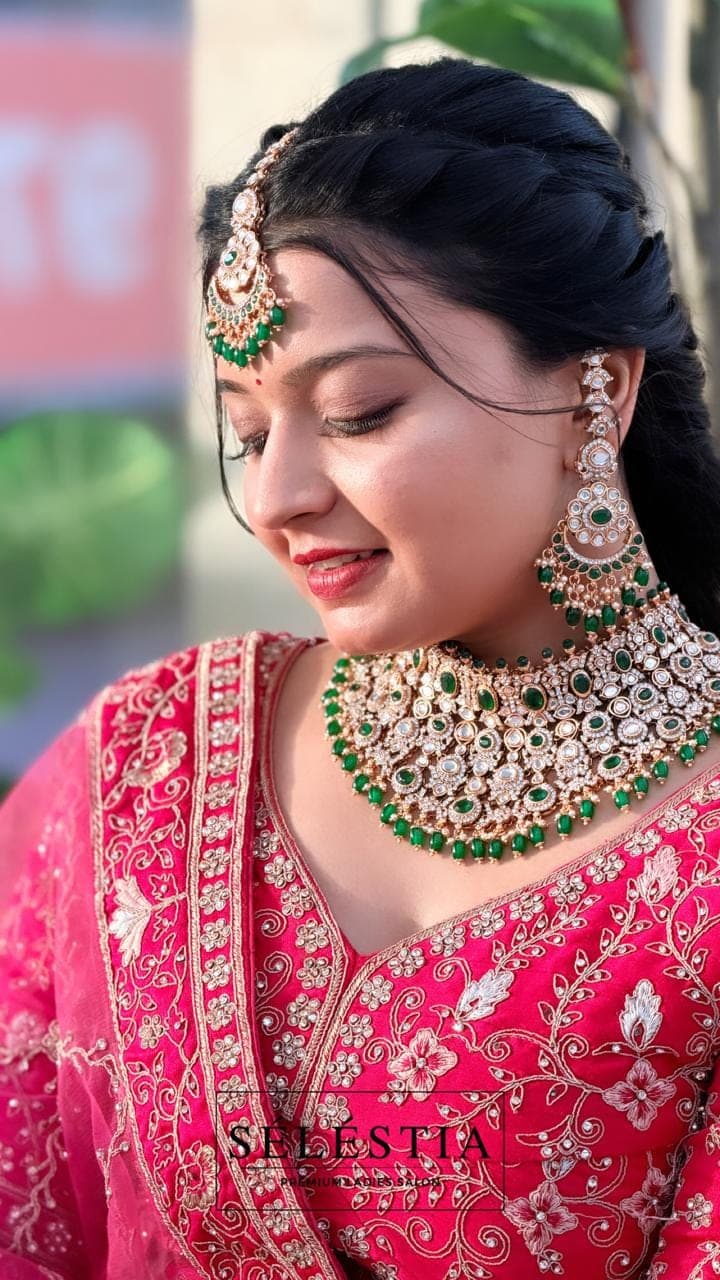 Rose-pink bridal glam with emerald set